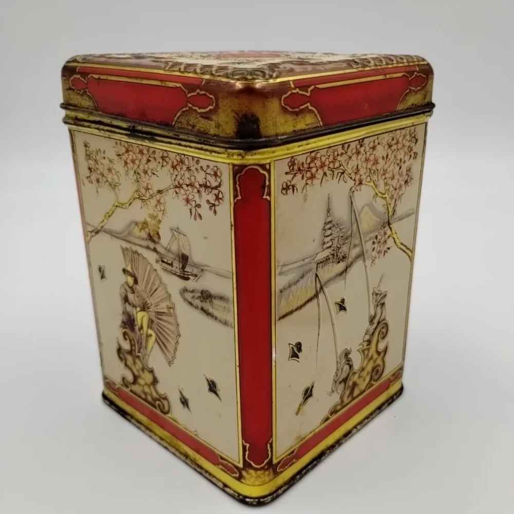 Chinese Oriental  Design Tin Hinged Box Made in Holland Lithograph Vintage